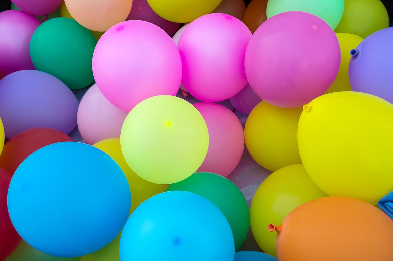 Bunte Luftballons.